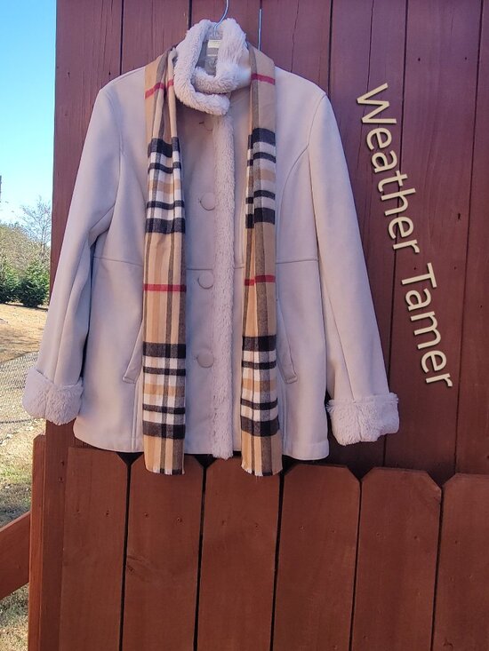 Weather Tamer Jackets & Blazers - Weather Tamer Woman’s Beautiful Cream Faux Fur Trench Coat. Sz: M